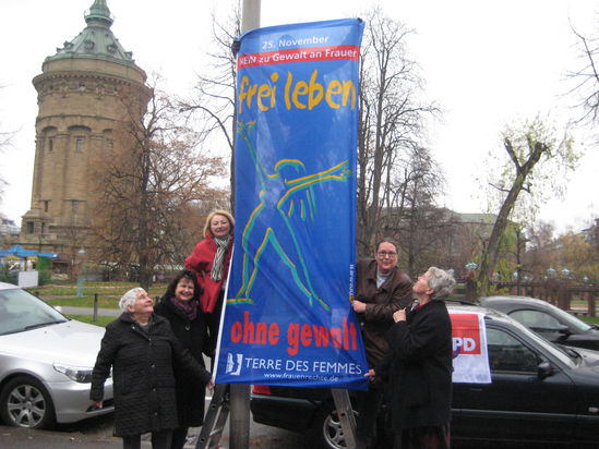 ASF Frauen zeigen Flagge!